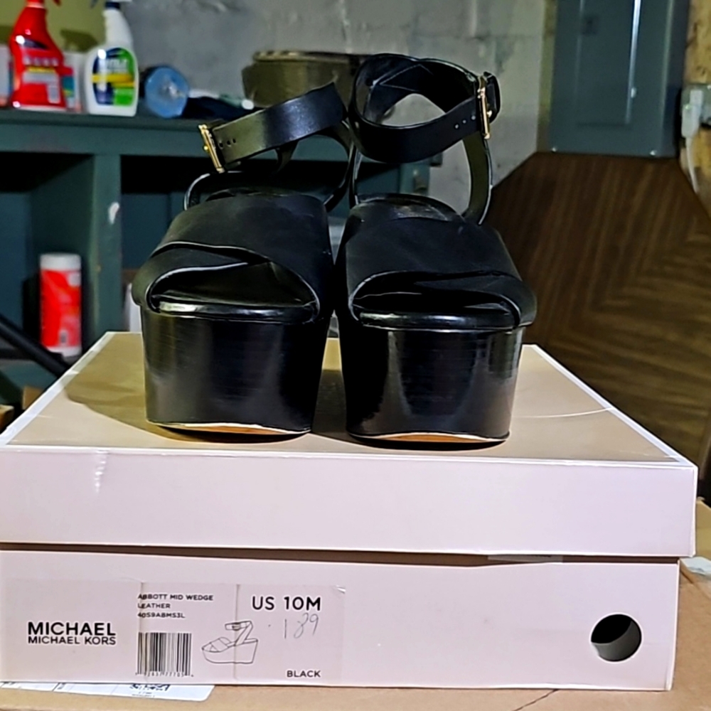 MICHAEL Michael Kors Abbott Mid Wedge Sandals 10 in original box